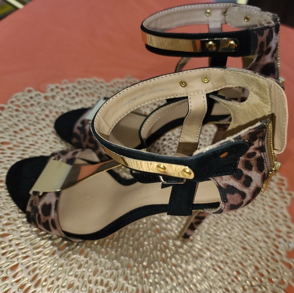 Cheetah print heels - Picture 2 of 3